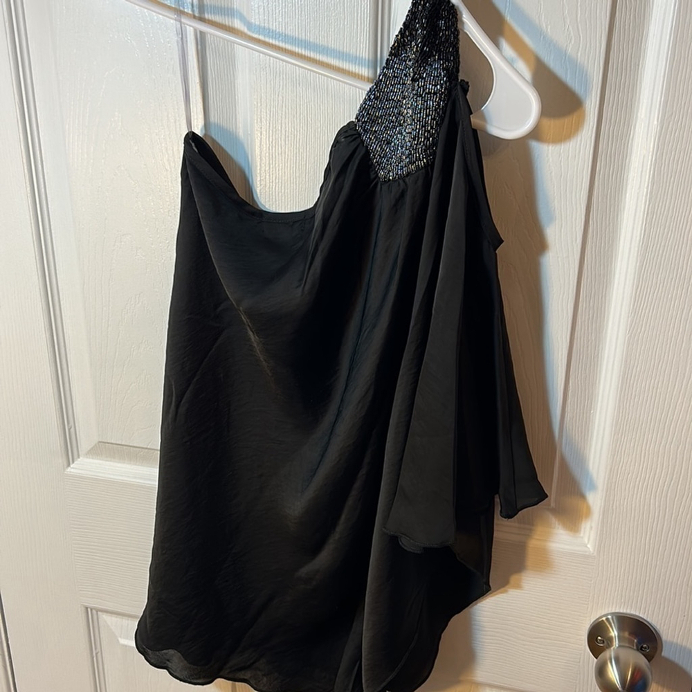 Guess Beaded One Shoulder Blouse Small NWT - Picture 7 of 7